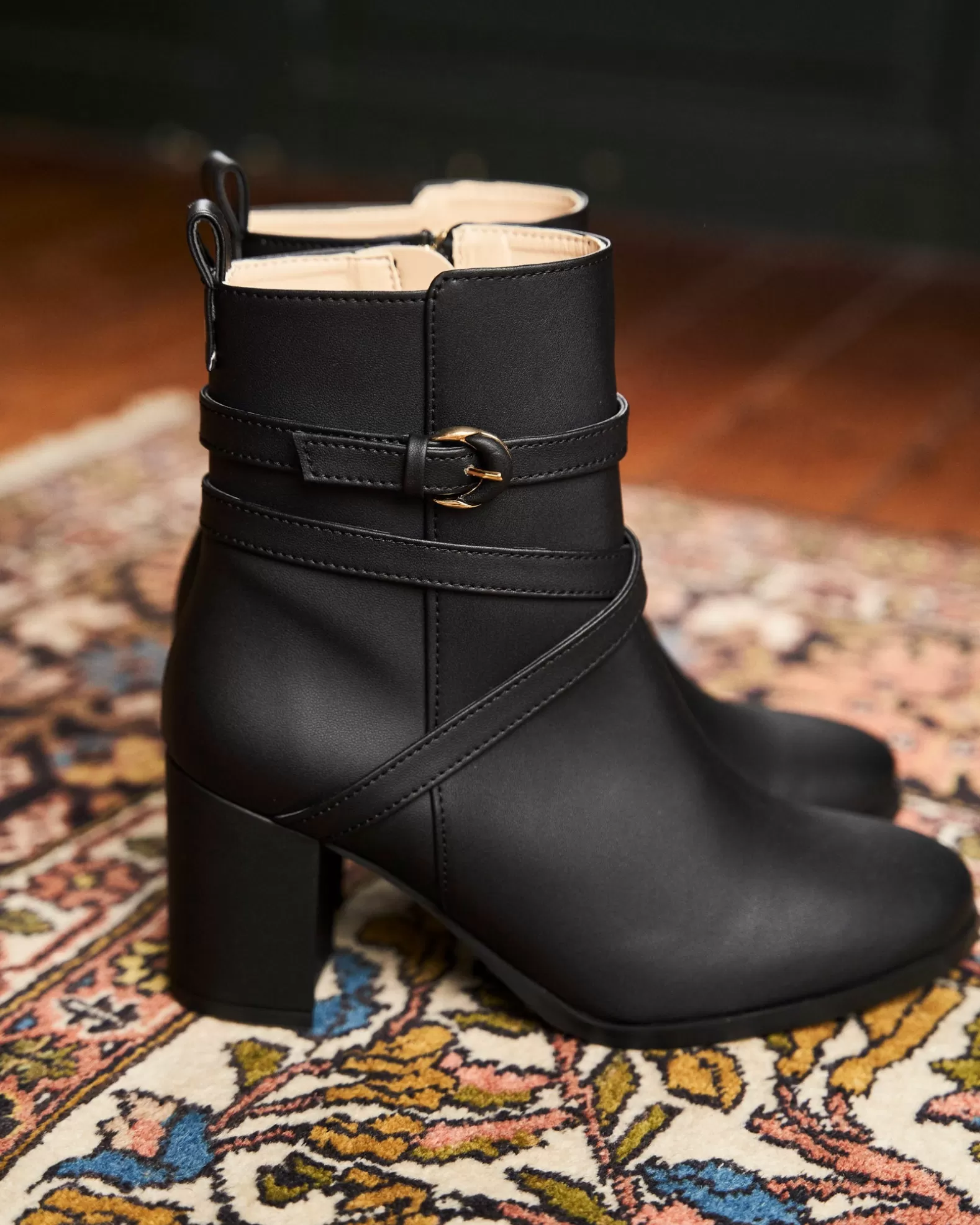 Minuit sur Terre Intrigue Noir< Heeled Boots