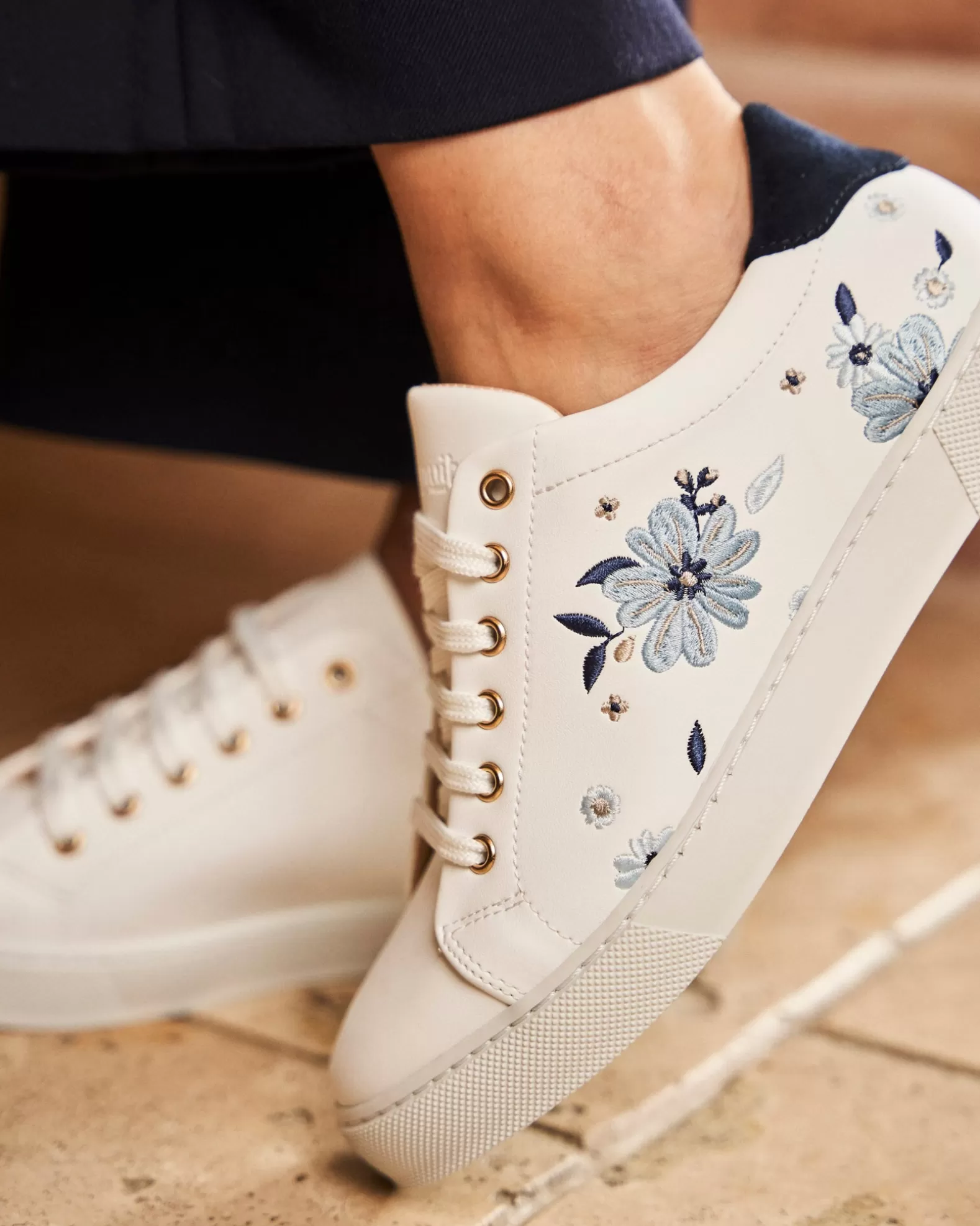 Minuit sur Terre Virevolte Fleur Bleue< Sneakers