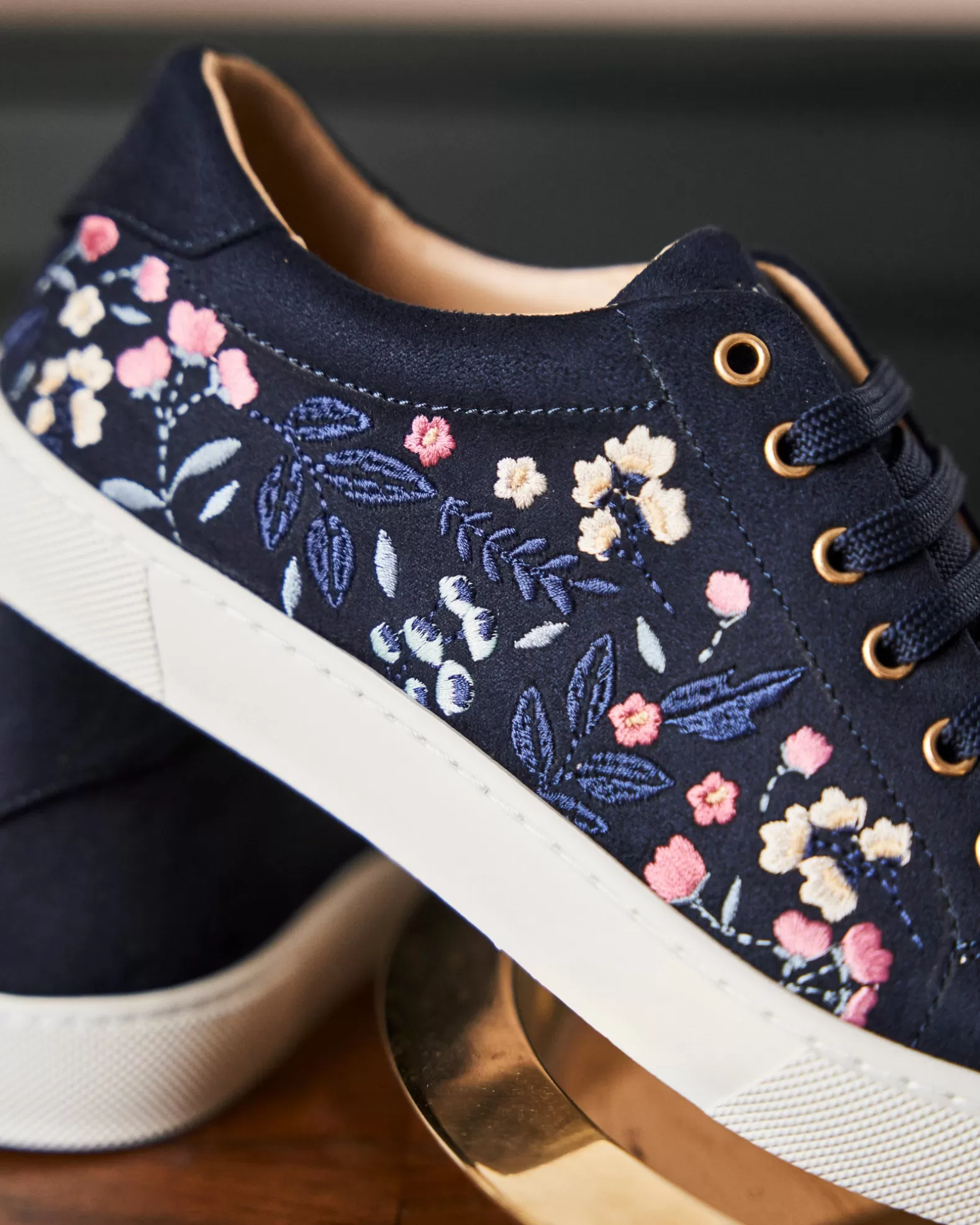 Minuit sur Terre Virevolte Fleurs de Minuit< Sneakers